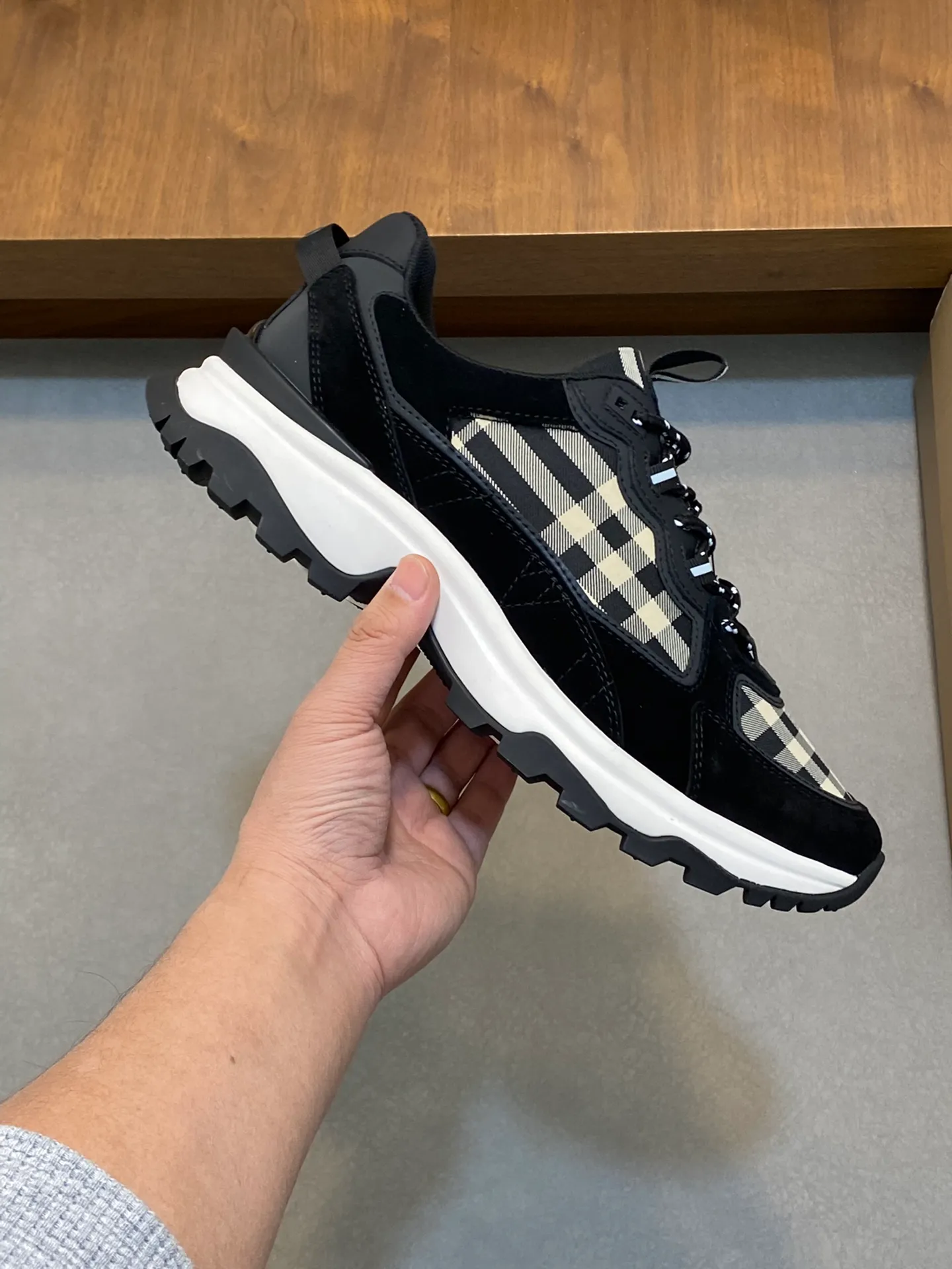 💰660 Burberry 2024🆕Ss men's classic low-cut thick-soled sneakers, made of first-grain cowhide and decorated with the new brand logo. First-layer cowhide foot pads, heel decorated with Burberry letter embossed logo, T men's men's shoes 💰U original outsole! Size: 39-44 (customized at 38.45)